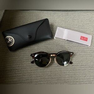 Ray-Ban RB 4246 Sunglasses